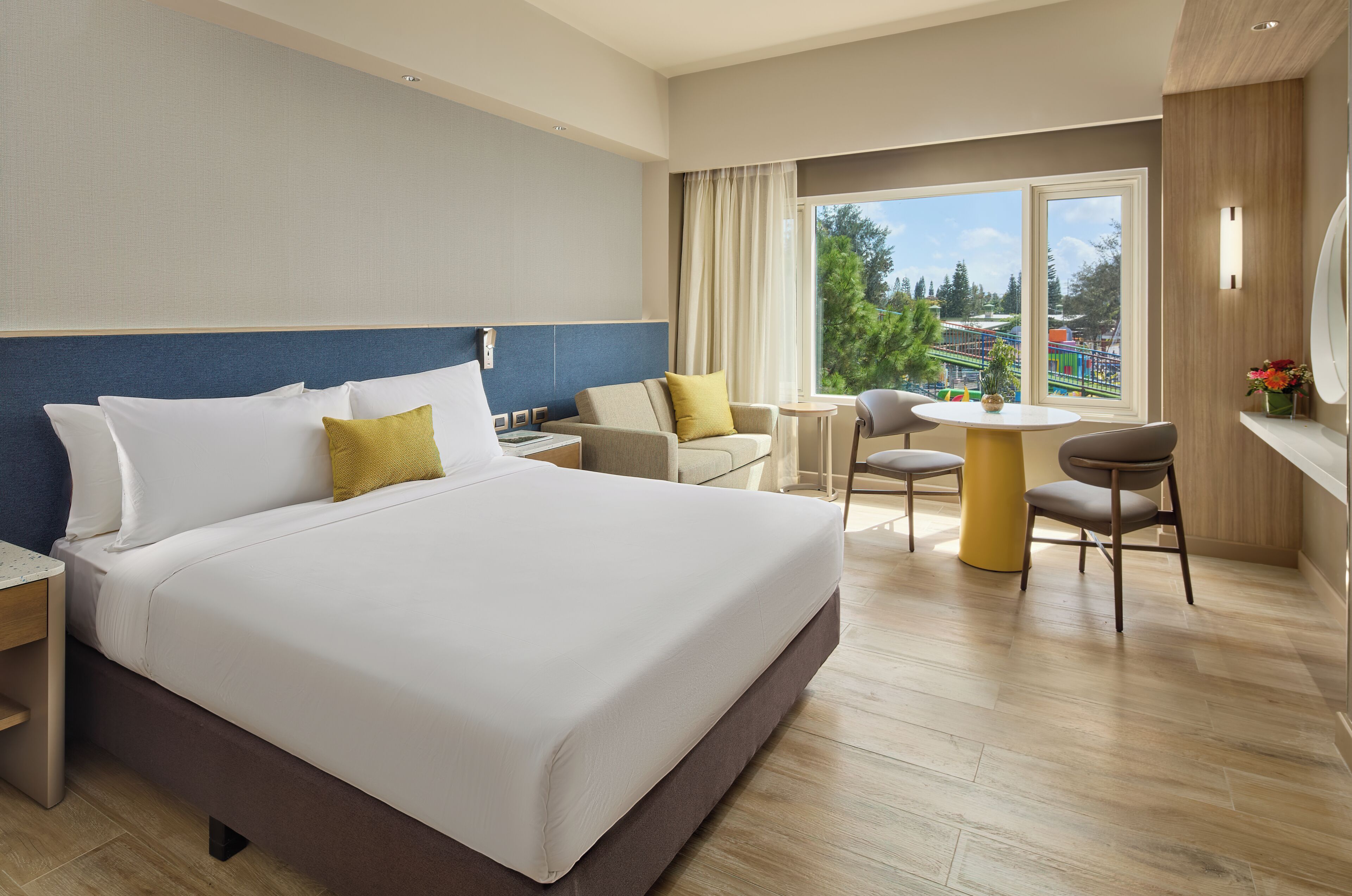 Deluxe Queen | Premium bedding, down comforters, minibar, in-room safe