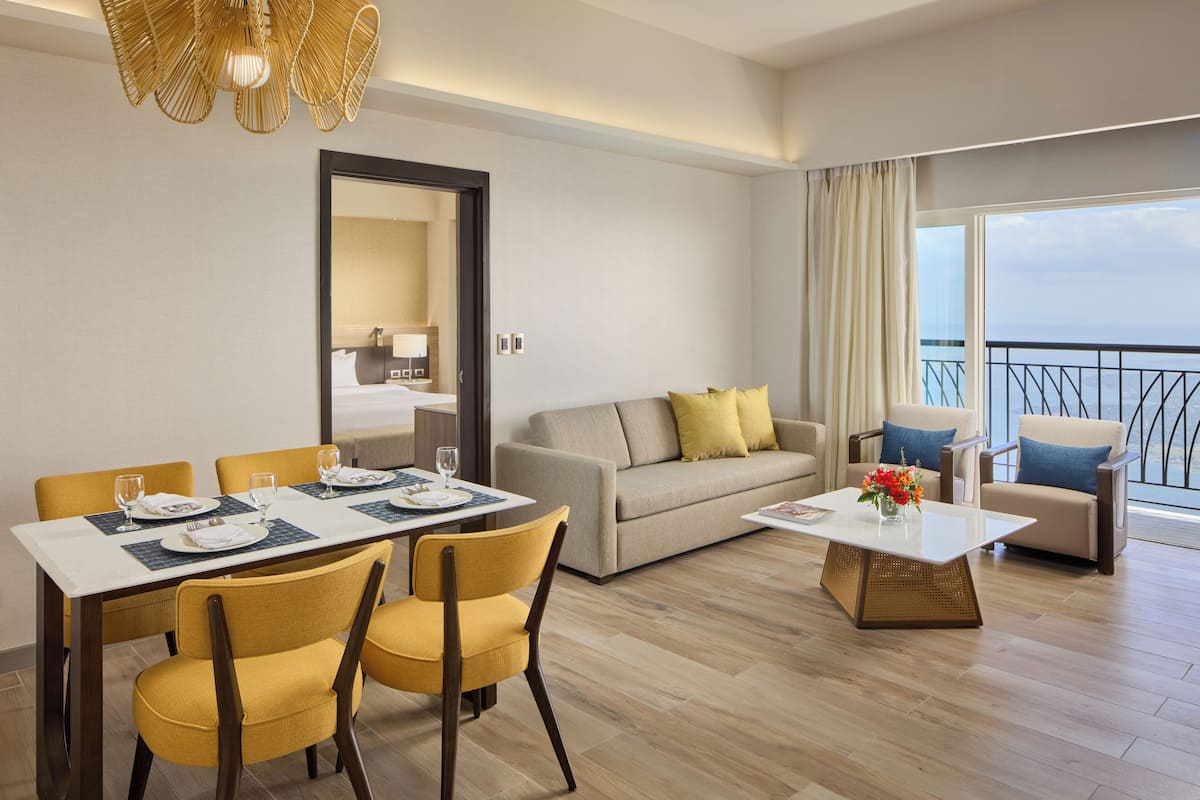 Premium bedding, down comforters, minibar, in-room safe