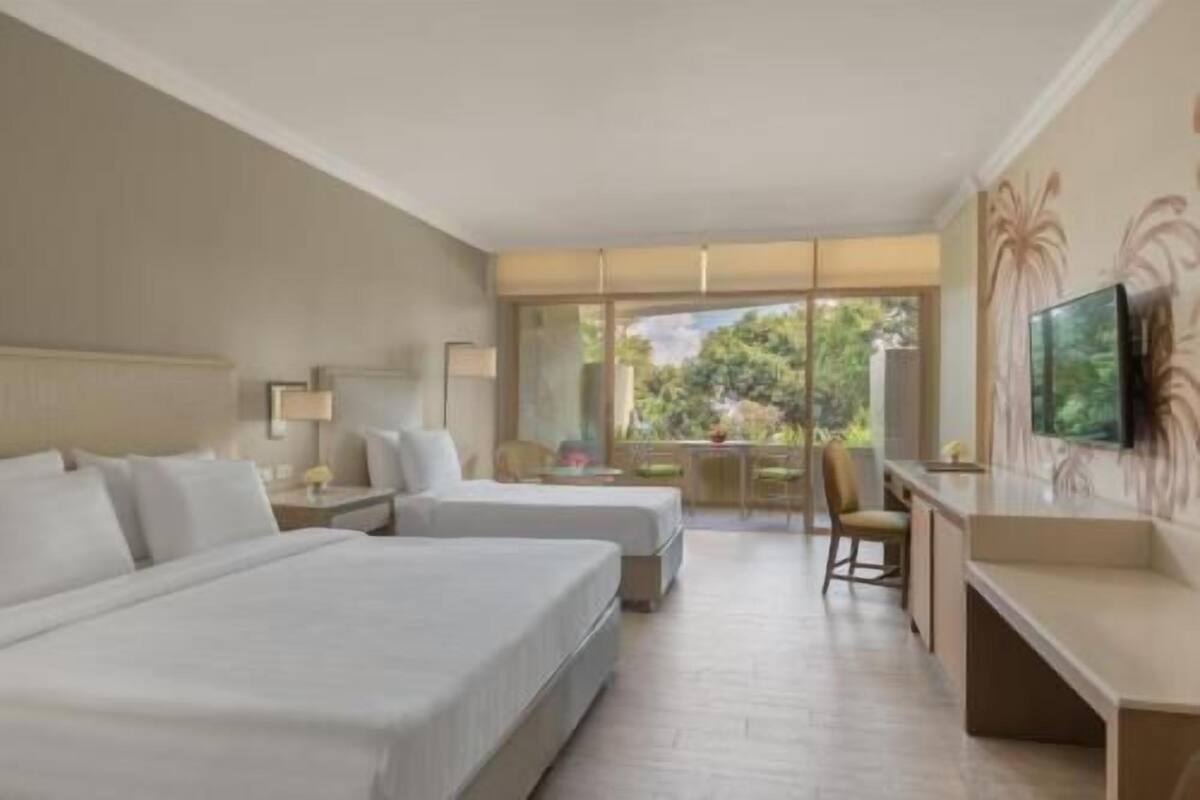Premium bedding, down duvets, minibar, in-room safe