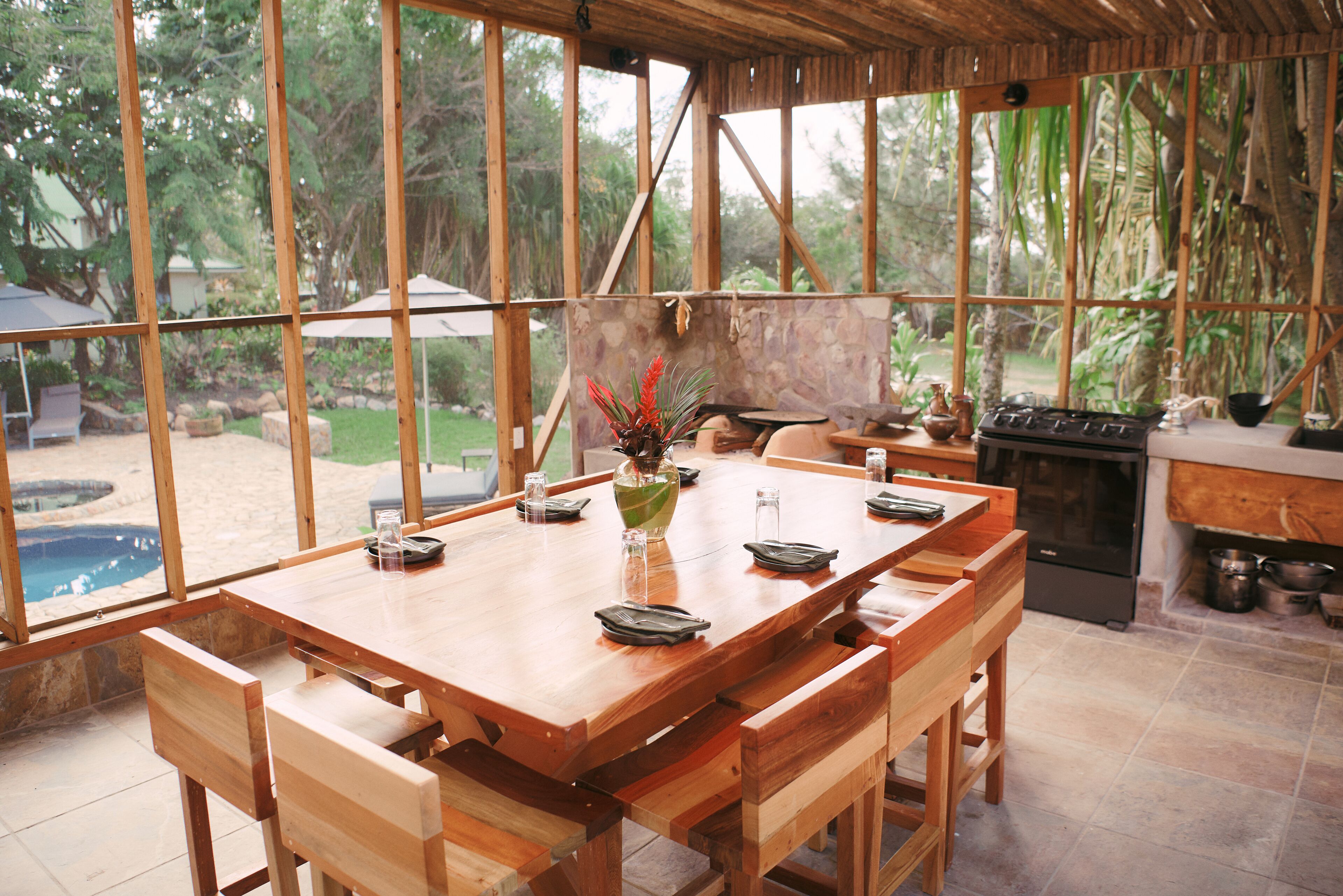 2 restaurants, breakfast served