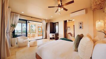 Ropa de cama hipoalergénica y caja de seguridad en la habitación