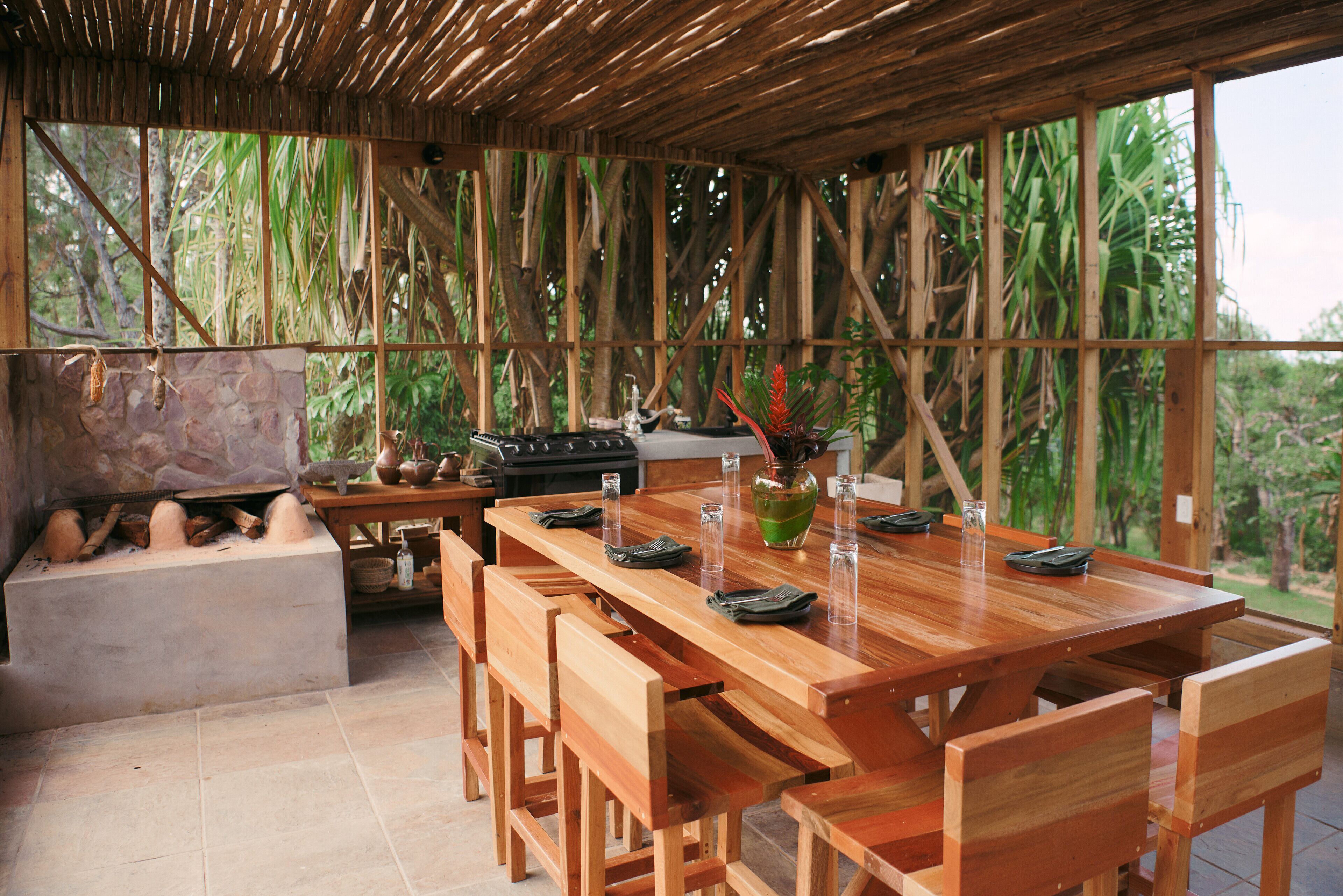 2 restaurantes, se sirve desayuno 