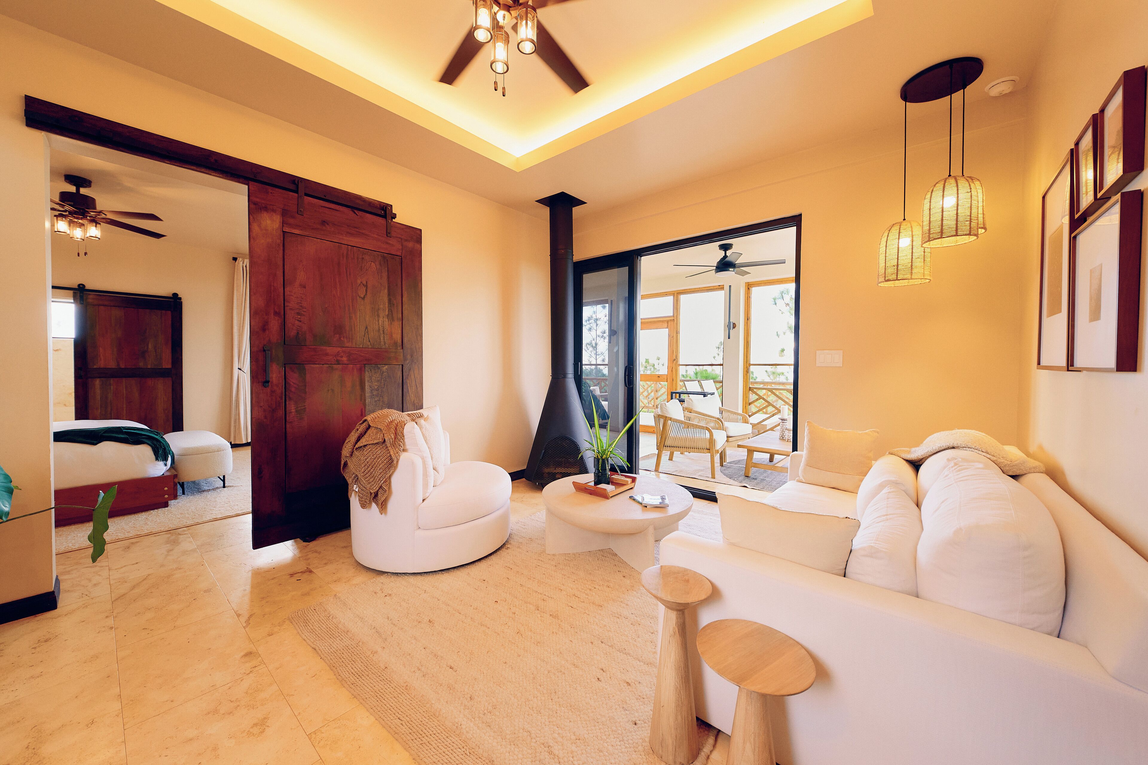 Villa Luxe, 1 très grand lit, vue vallée, niveau Exécutif | Coin séjour | Cheminée, livres