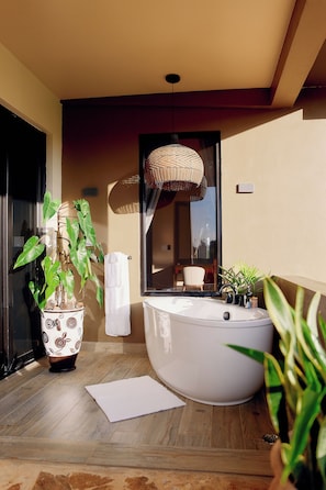 Wilderness Cascade | Bathroom | Eco-friendly toiletries, hair dryer, children's robes, towels