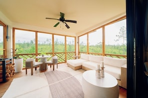 Wilderness Cascade | Terrace/patio