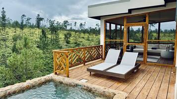 Wilderness Cascade | Terrace/patio