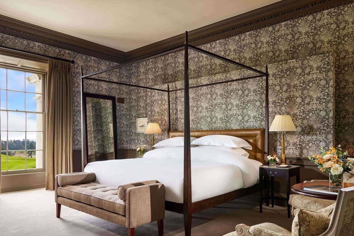 Fairmont Presidential Suite | Egyptian cotton sheets, premium bedding, in-room safe, desk