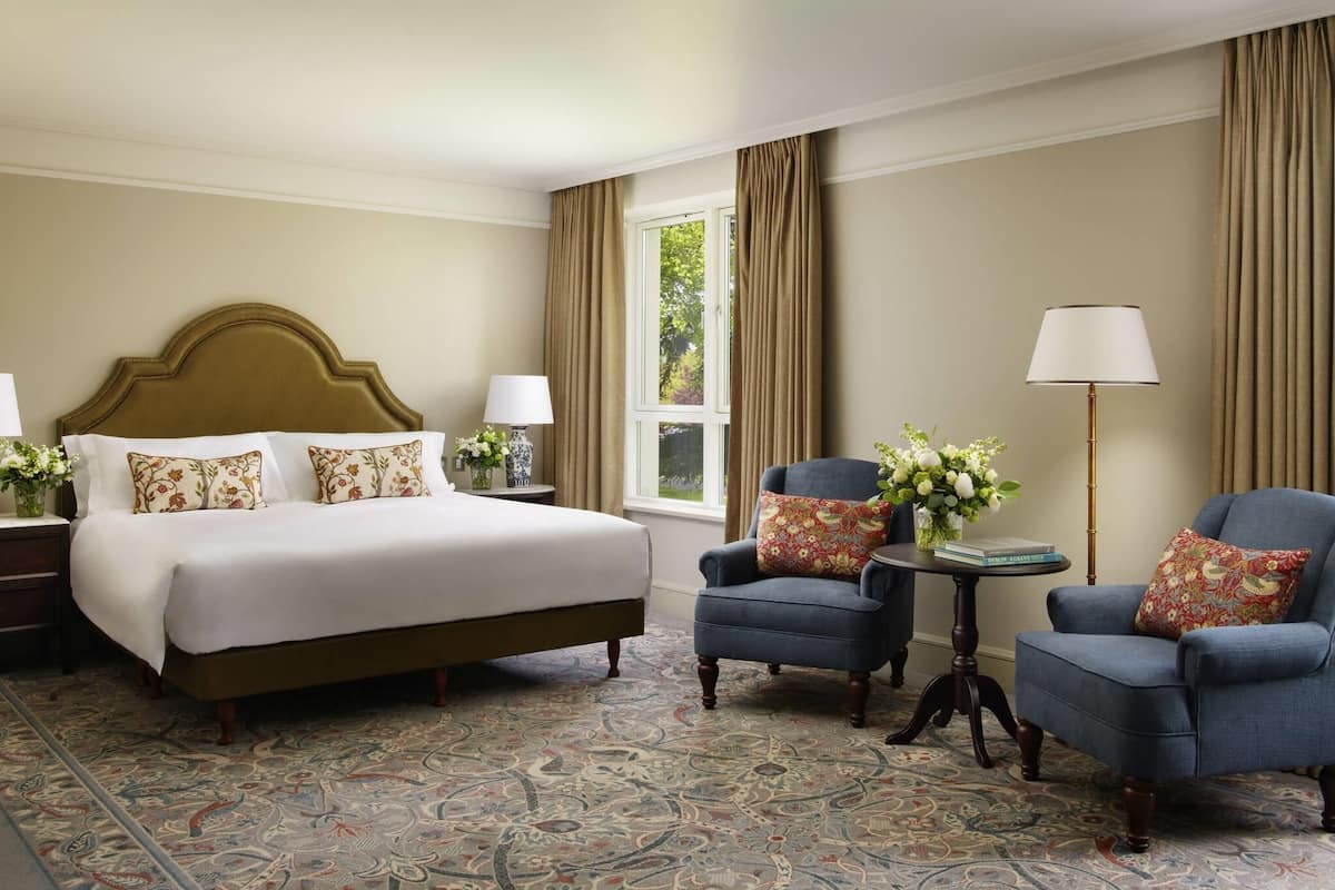 Fairmont Deluxe King | Egyptian cotton sheets, premium bedding, in-room safe
