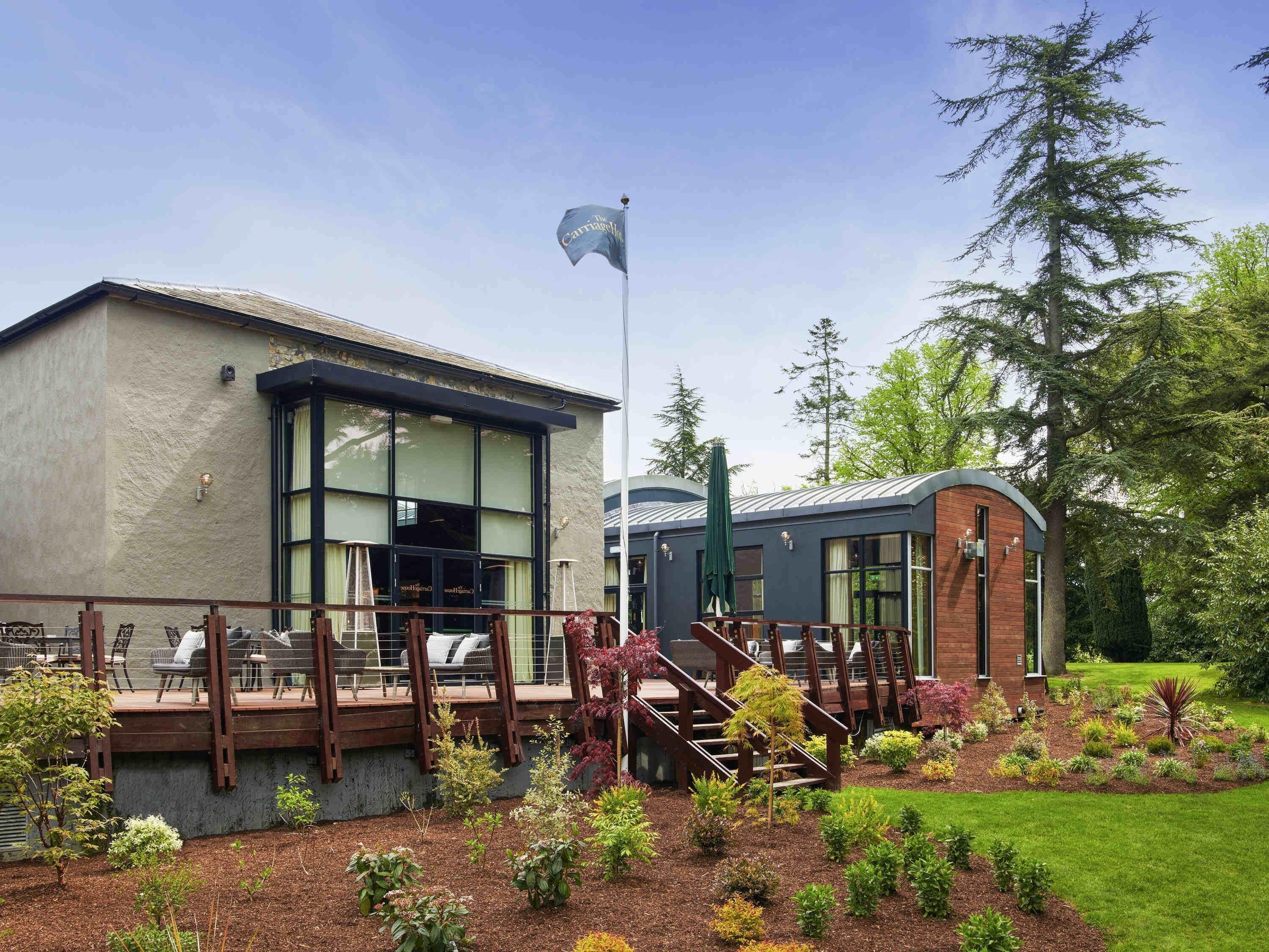 3 restaurants, breakfast served