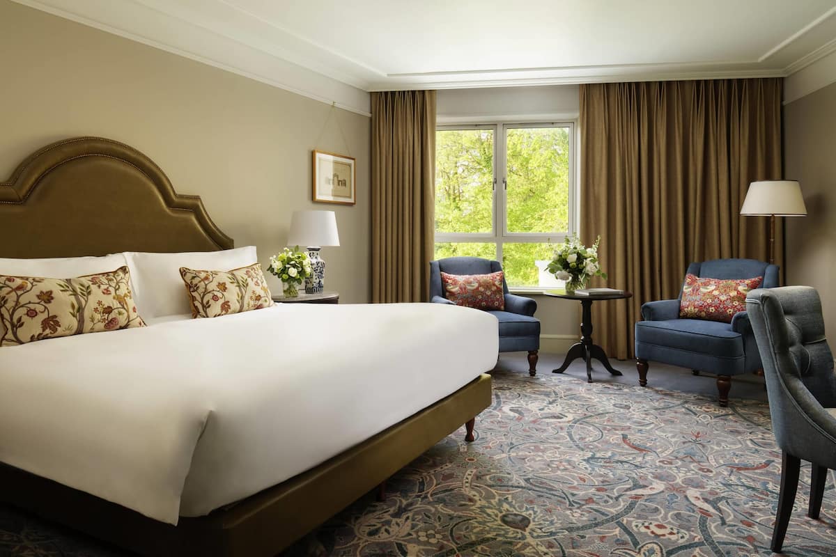 Egyptian cotton sheets, premium bedding, in-room safe