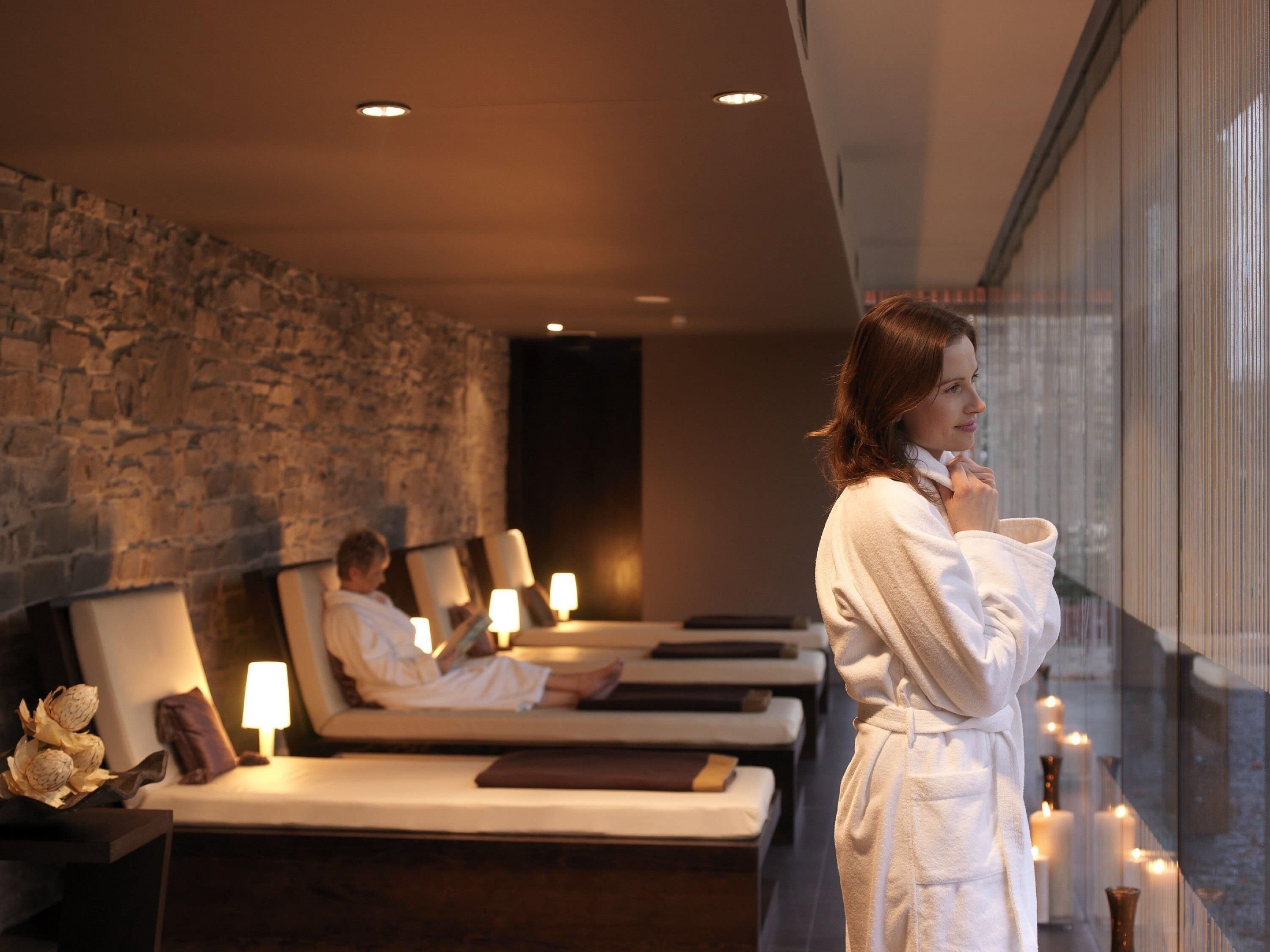 Salas de tratamientos para parejas, sauna, bañera de hidromasaje 