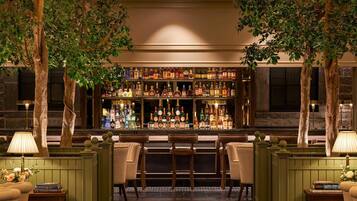 2 bars/lounges, cocktail bar