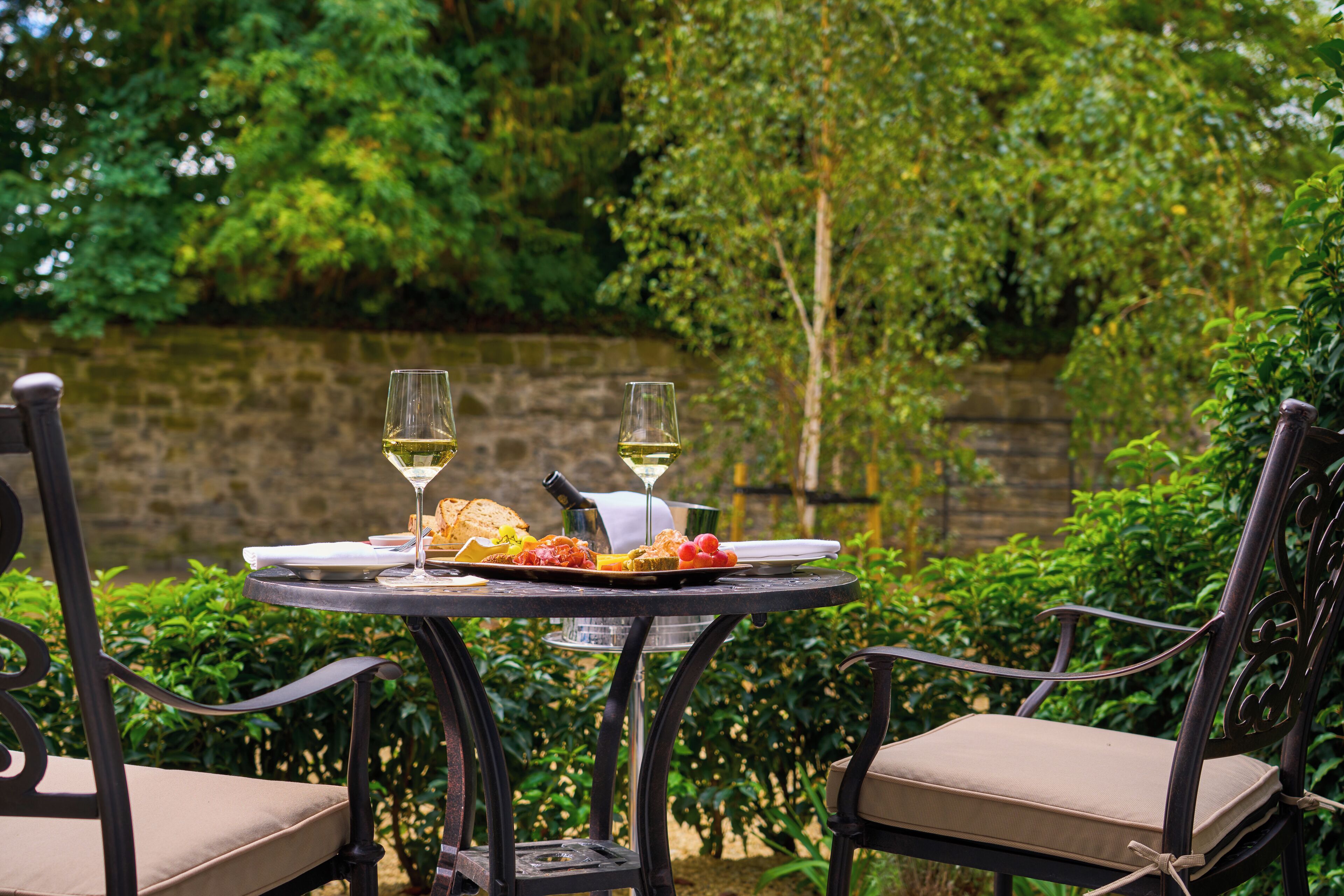 egyptian cotton sheets, premium bedding, in-room safe