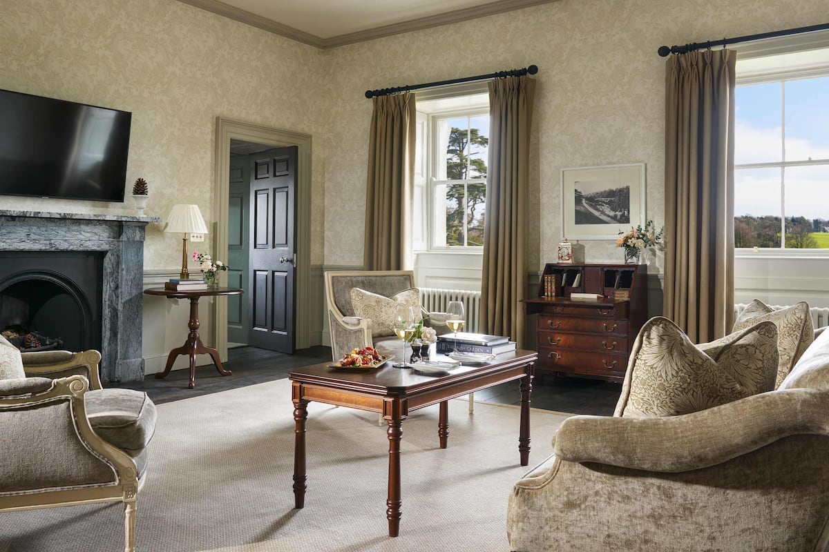 Egyptian cotton sheets, premium bedding, in-room safe