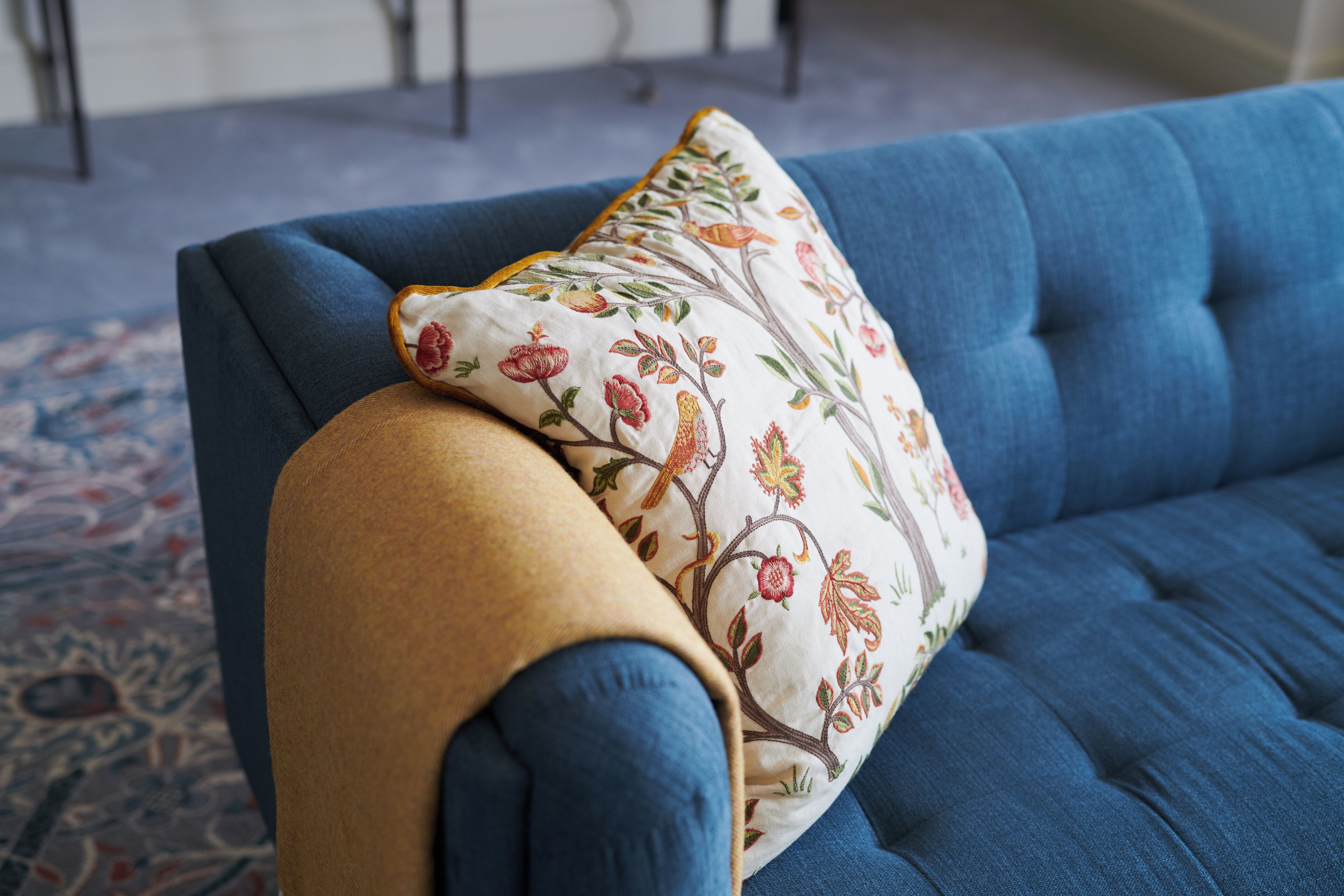 55-inch smart tv with satellite channels, tv, netflix