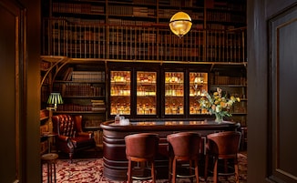2 bars/lounges, cocktail bar