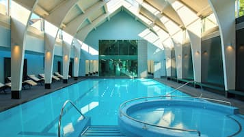 Indoor pool, pool loungers