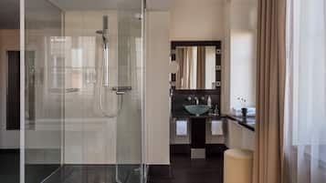 Ducha, artĂculos de tocador ecolĂłgicos, secador de pelo, batas