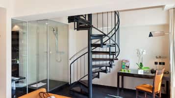 Signature Family Maisonette Studio | 客厅 | 50-英寸智能电视(配备有线频道)