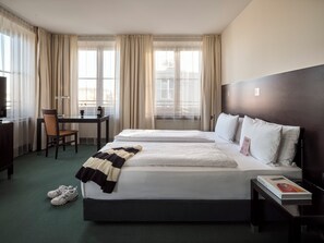 Hypo-allergenic bedding, in-room safe, desk, blackout curtains - Flemings Hotel München-City (Munich)