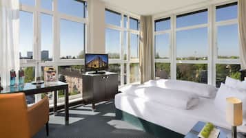 Hypo-allergenic bedding, in-room safe, desk, laptop workspace