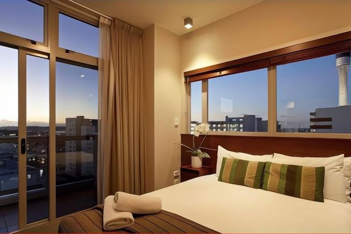 Premium bedding, in-room safe, desk, blackout curtains