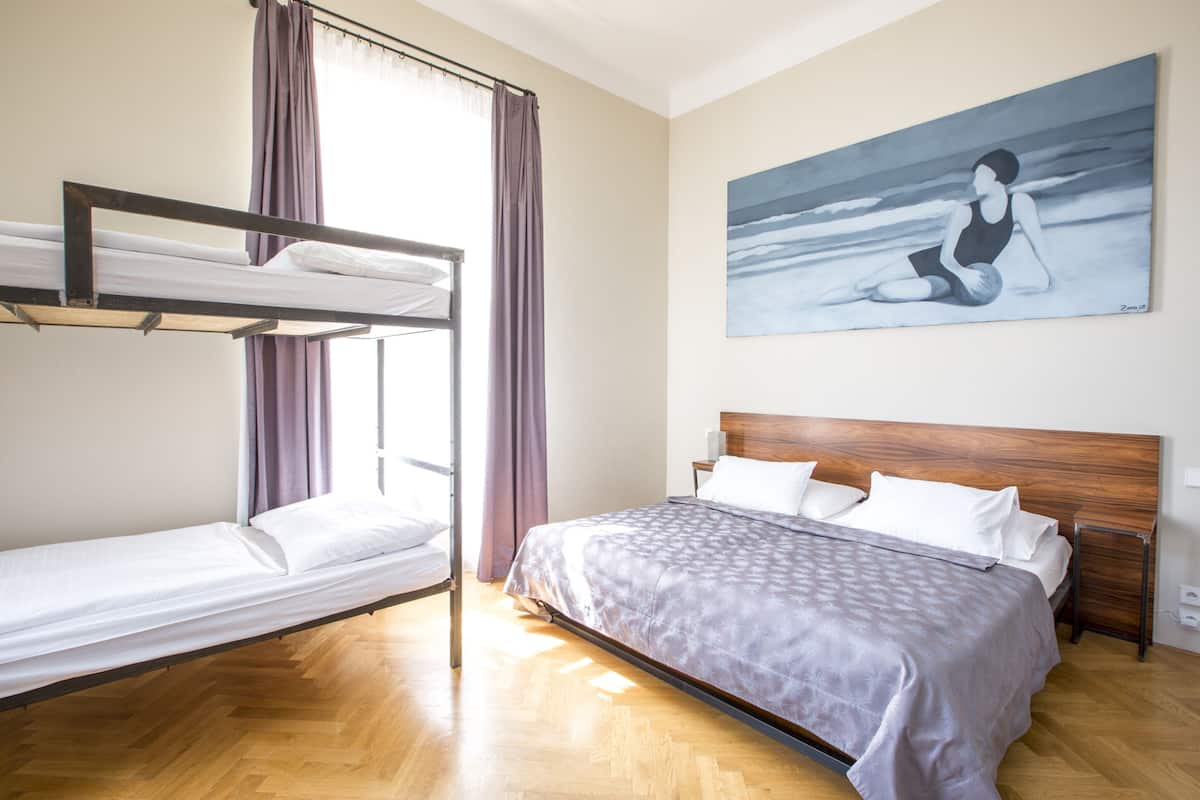 Studio, Ensuite | In-room safe, desk, iron/ironing board, free WiFi