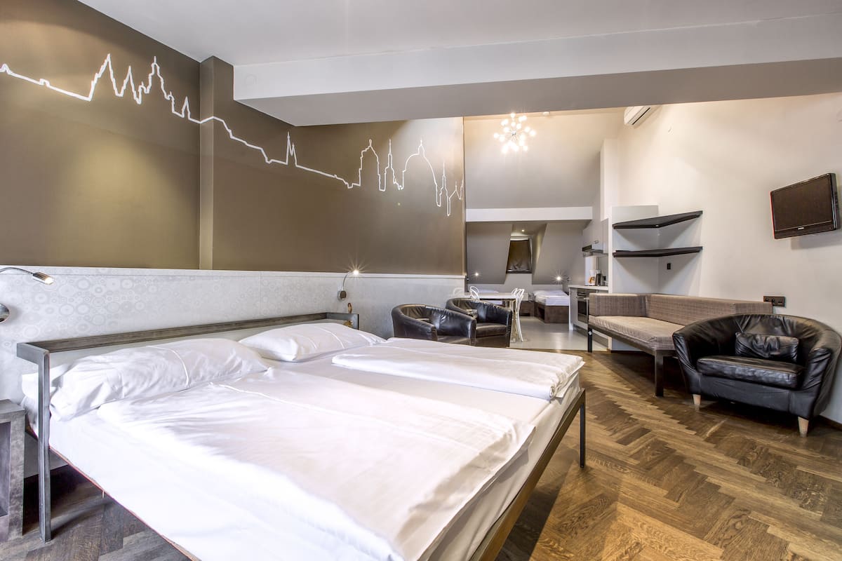 Family Room, Ensuite | In-room safe, desk, iron/ironing board, free WiFi