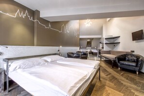 Family Room, Ensuite | In-room safe, desk, iron/ironing board, free WiFi - Sophie's Hostel (Prague)