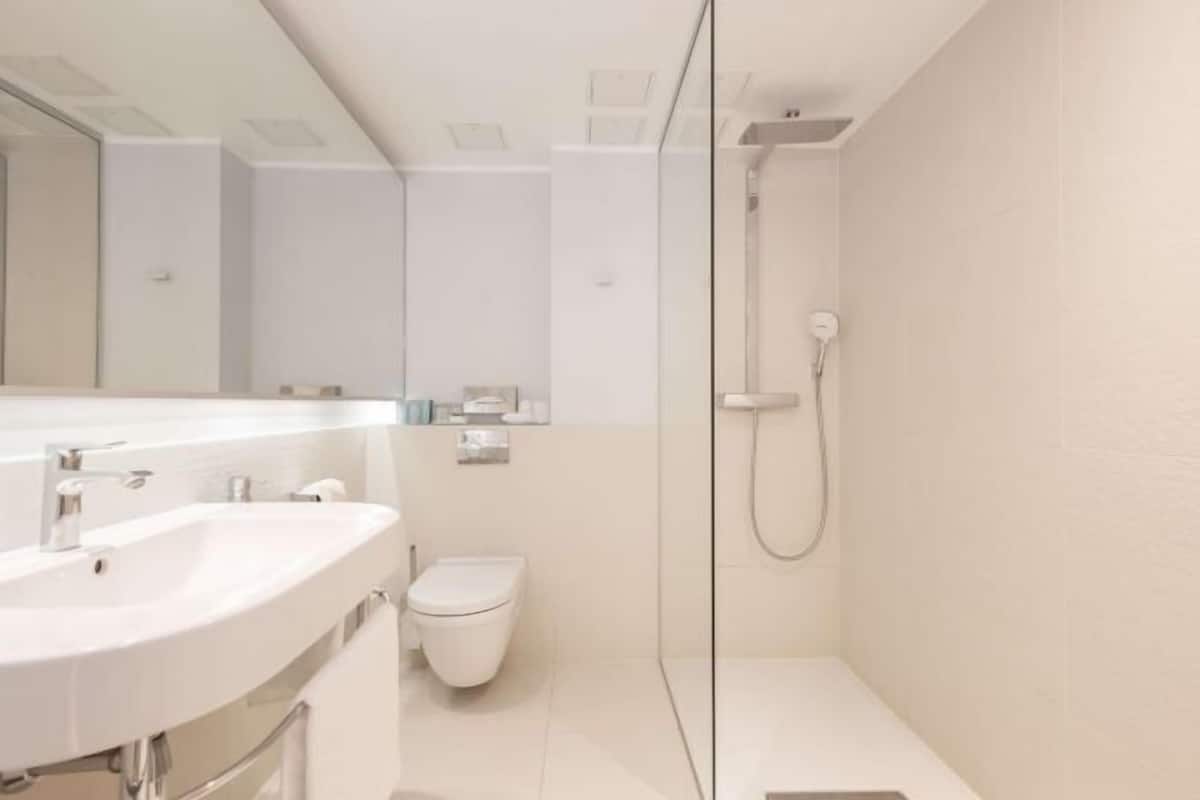 Salle de bain | Articles de toilette écologiques, sÚche-cheveux, serviettes fournies