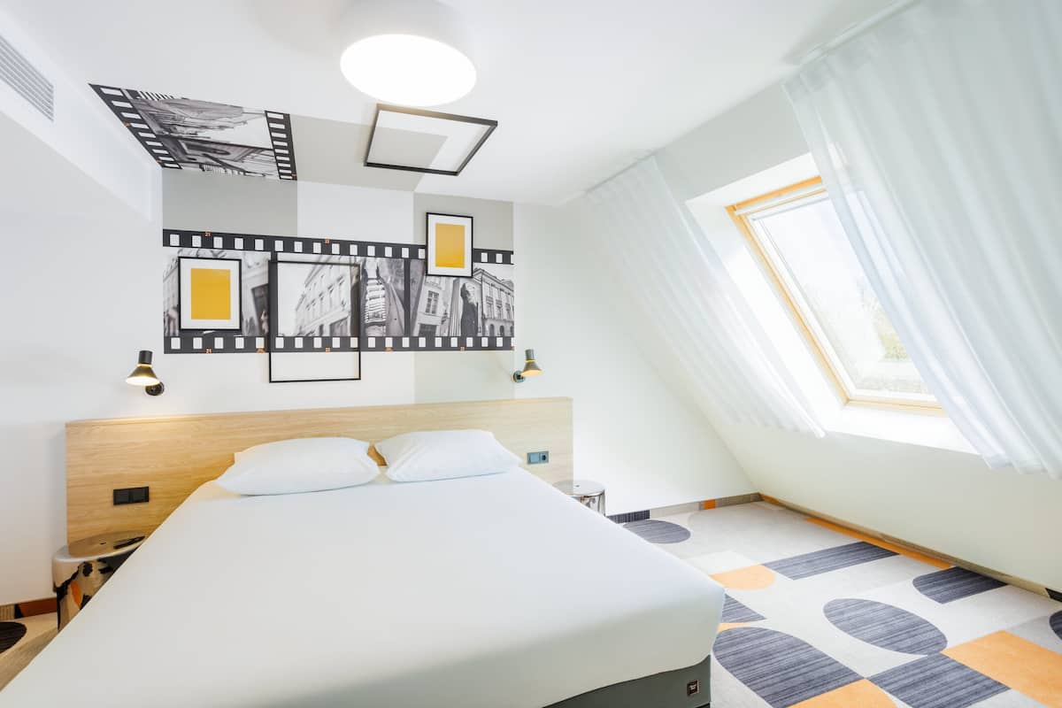 Habitación Premium, varias camas (Newly Designed) | Ropa de cama hipoalergénica y caja de seguridad en la habitación