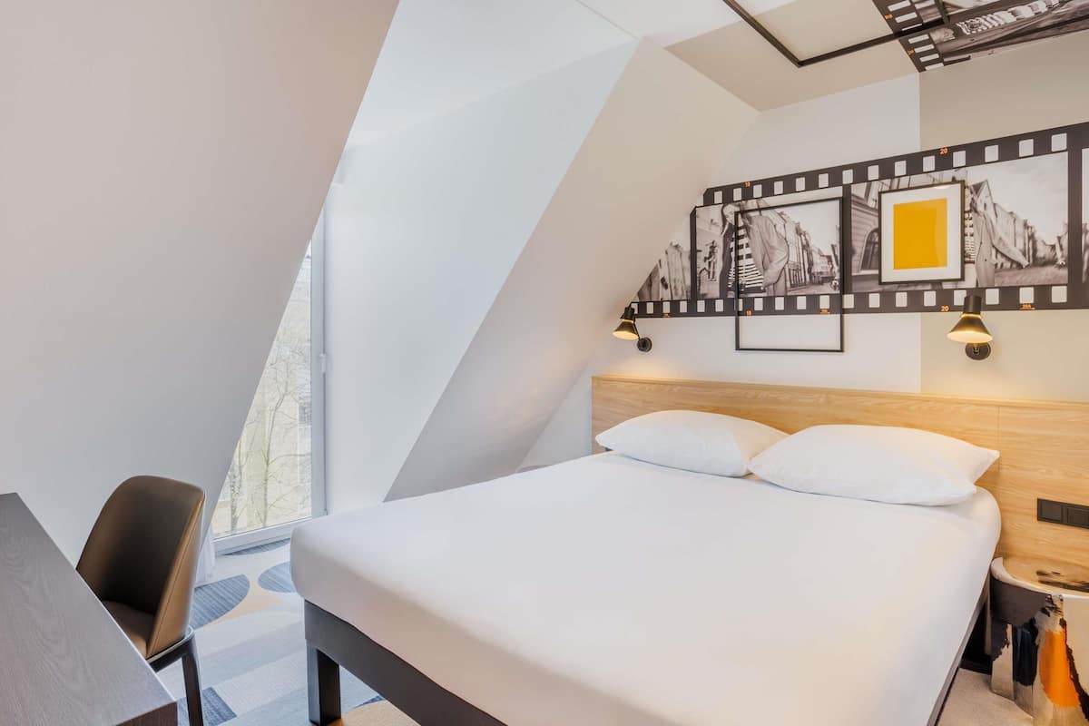 Standard Room, 1 Double Bed (Newly Designed) | Hypo-allergenic bedding, in-room safe, desk, soundproofing