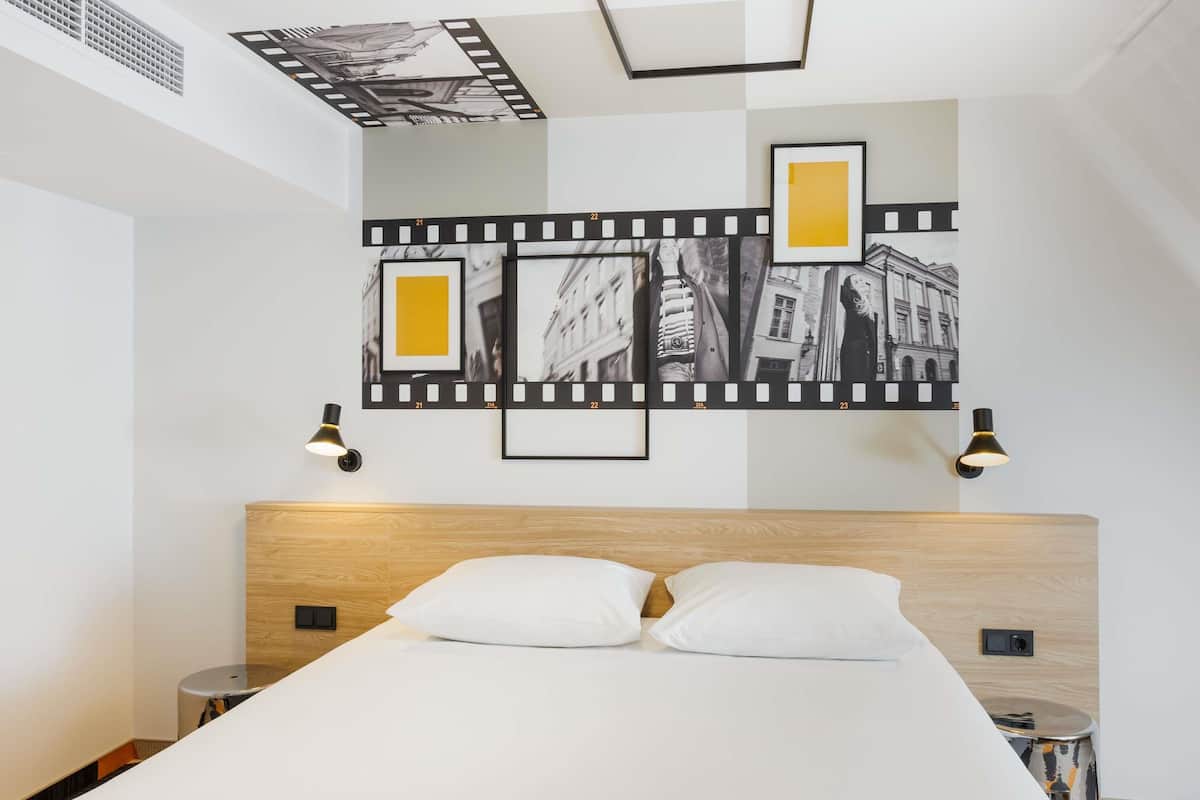 Quarto premium, várias camas (Newly Designed) | Roupas de cama antialérgicas, cofres nos quartos, escrivaninha