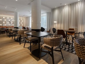 Frokostbuffé hver dag (EUR 10 per person)