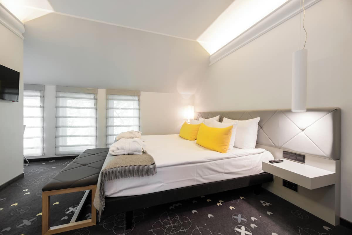Suite Premium, 1 cama matrimonial y sofá cama, sauna | Ropa de cama hipoalergénica y caja de seguridad en la habitación