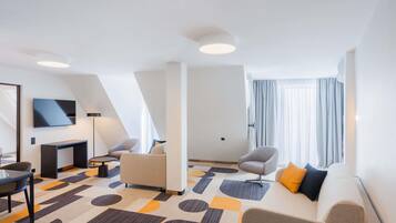 Premium Room, Multiple Beds (Newly Designed) | Hypo-allergenic bedding, in-room safe, desk, soundproofing