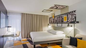 Premium-herbergi - 1 tvíbreitt rúm með svefnsófa - gufubað (Newly Designed) | Ofnæmisprófaður sængurfatnaður, öryggishólf í herbergi, skrifborð