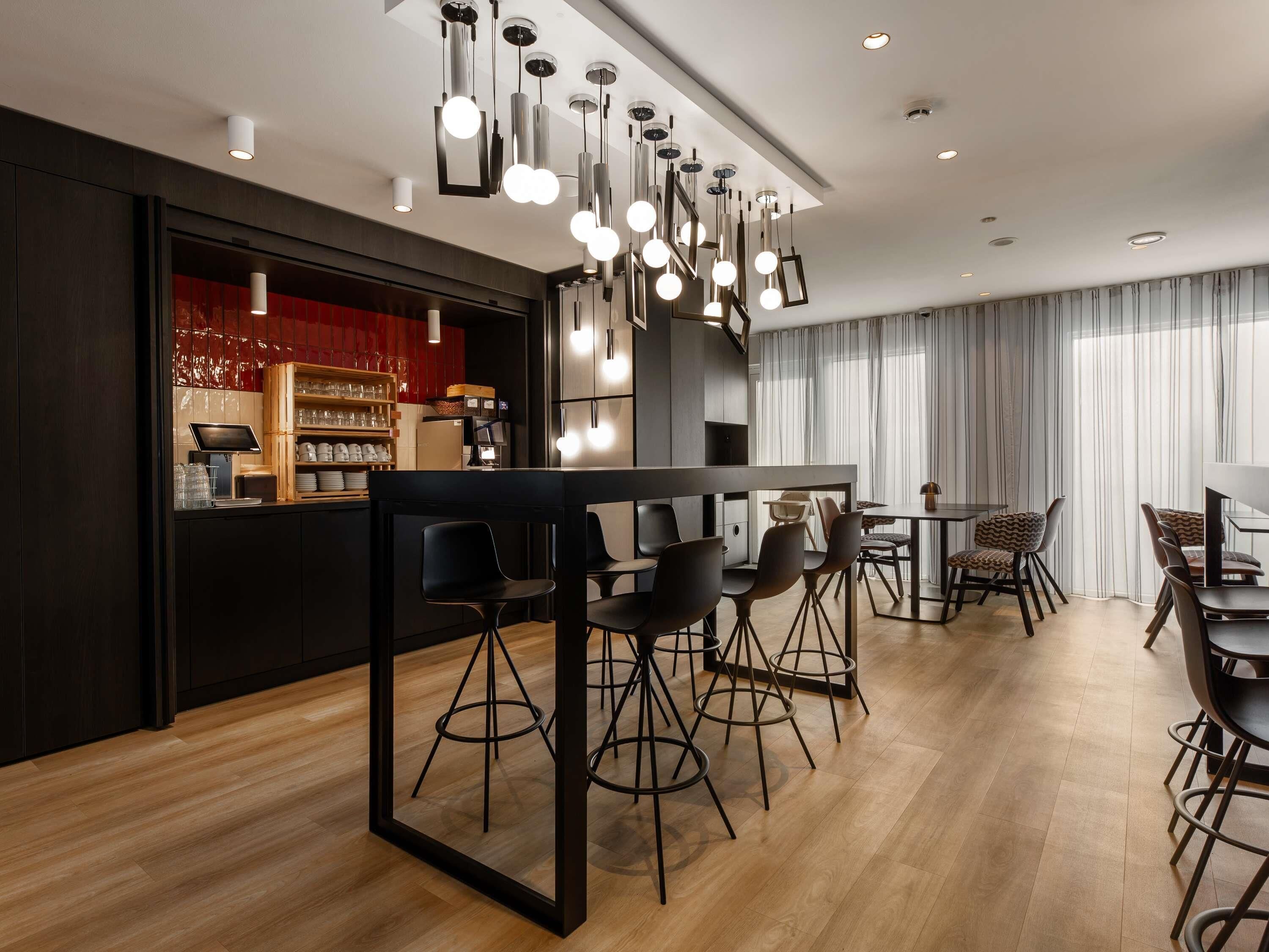 Desayuno buffet (EUR 10 por persona) 