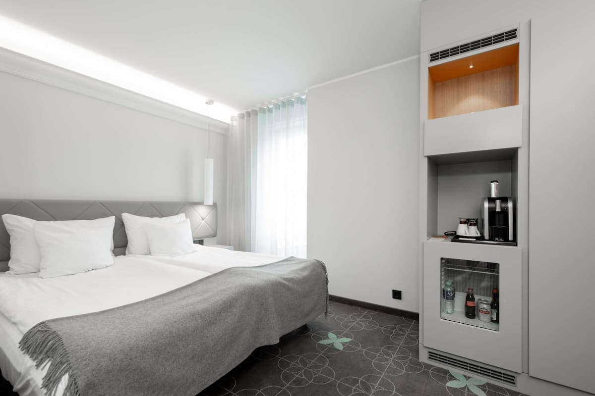 Prémium szoba, 1 kétszemélyes ágy | Hipoallergén ágynemű, széf a szobában, íróasztal és hangszigetelés