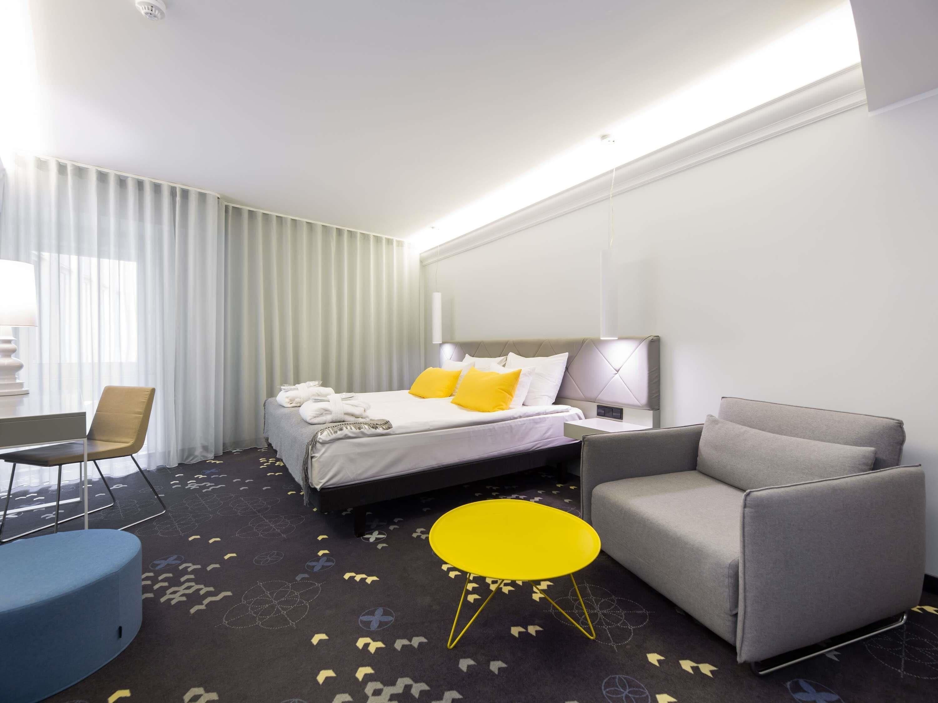 Premium-Zimmer, 1 Doppelbett und Schlafsofa, Sauna | Allergikerbettwaren, Zimmersafe, Schreibtisch, schallisolierte Zimmer