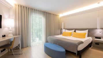 Hypo-allergenic bedding, in-room safe, desk, soundproofing