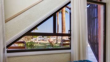 Standard Twin Room | Premium bedding, in-room safe, iron/ironing board