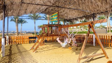 Área de juegos infantiles al aire libre