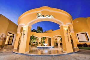 Fachada del alojamiento - Noche