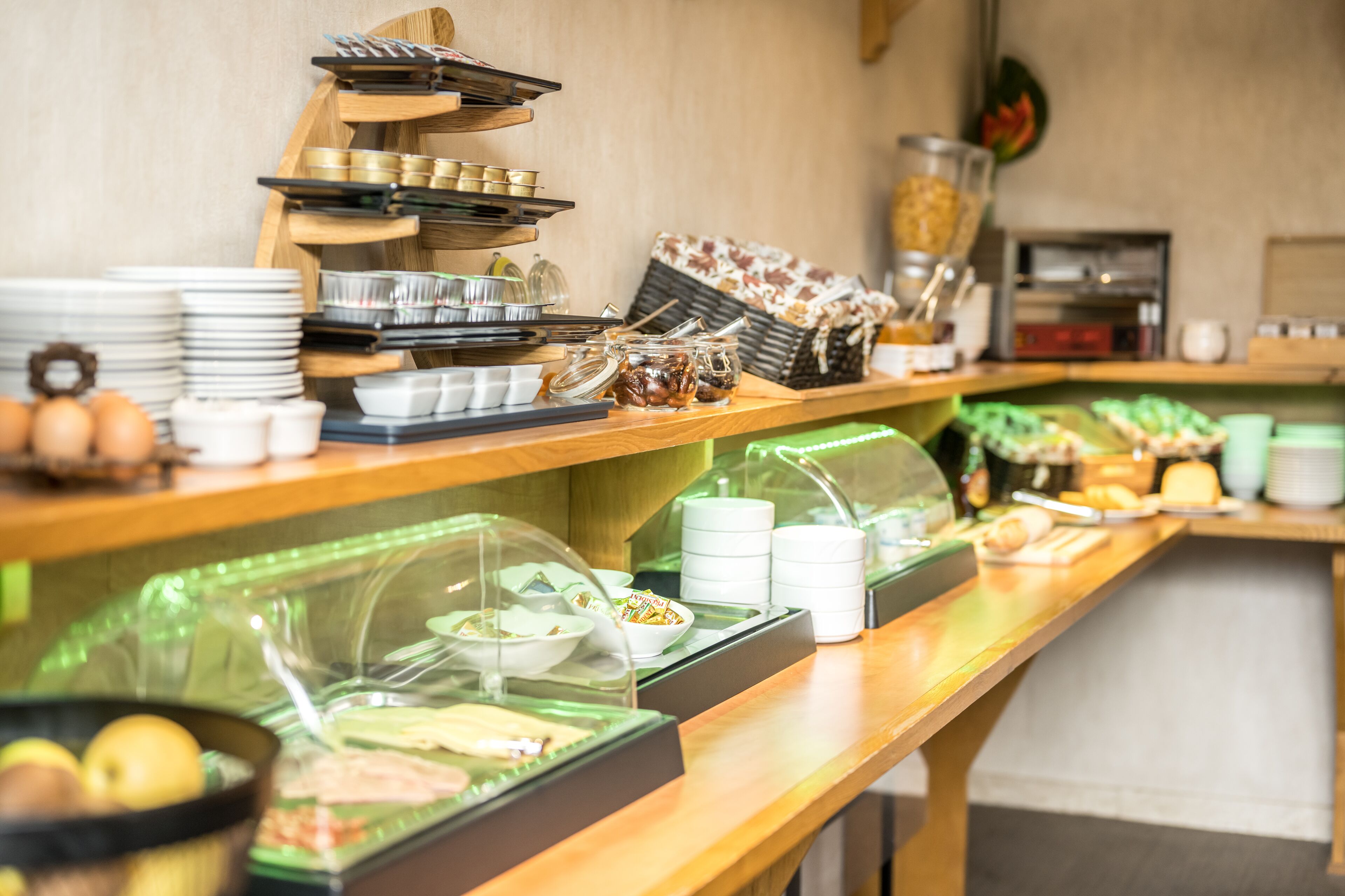 Petit déjeuner buffet servi en supplément en semaine