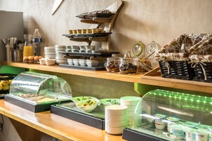 Buffet breakfast on weekends (EUR 11.5 per person)