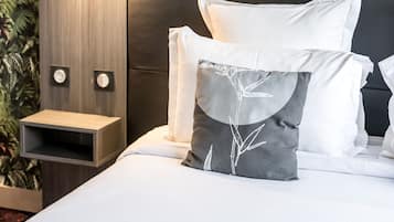 Chambre Double Confort, 1 grand lit | Literie de qualité supérieure, surmatelas, minibar