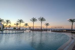 Outdoor pool, pool umbrellas - JAZ Dahabeya (Dahab)