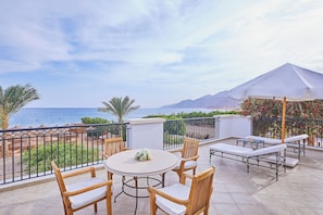 Suite Royal, 1 cama Queen size, vista al mar | Terraza o patio
