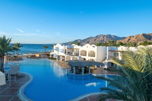 迷你吧、客房内保险箱、遮光窗帘、熨斗/熨板